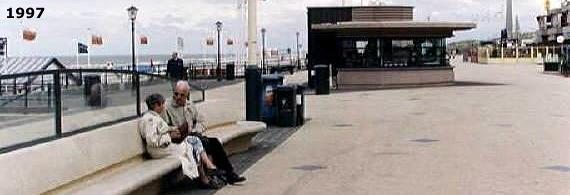 Nieuwe banken en kiosken op boulevard in 1997.